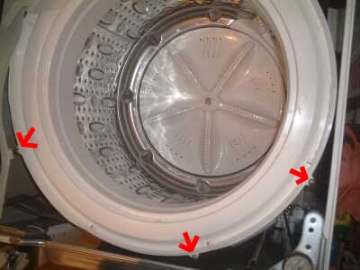 洗濯槽の上側の蓋をはずす